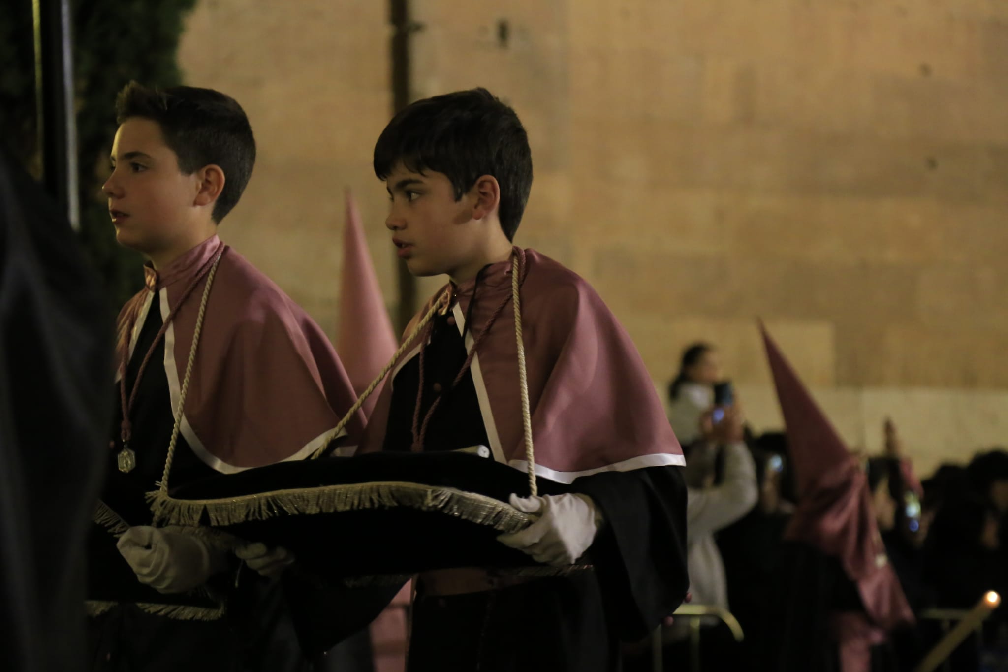 La solemnidad de Jesús Flagelado envuelve la noche de Salamanca