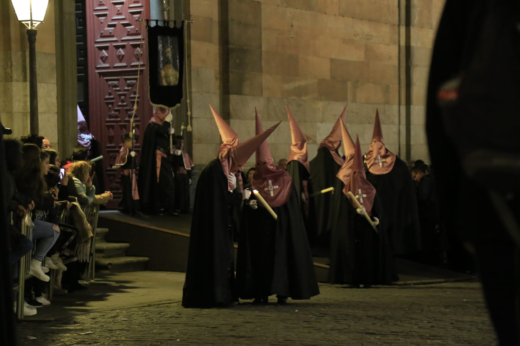 La solemnidad de Jesús Flagelado envuelve la noche de Salamanca