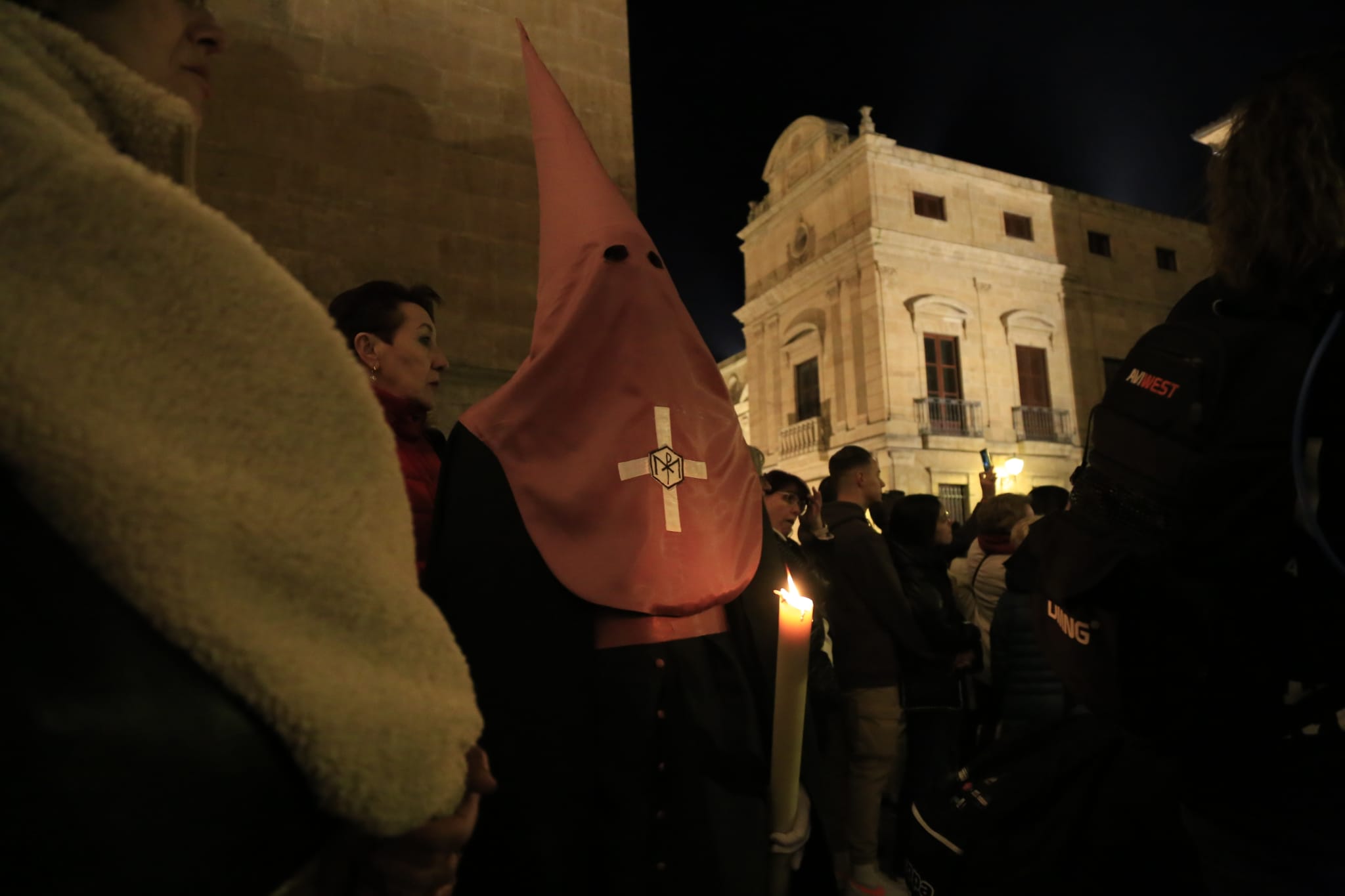 La solemnidad de Jesús Flagelado envuelve la noche de Salamanca