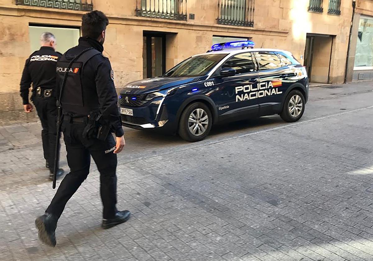 Agentes de la Policía Nacional en Salamanca.