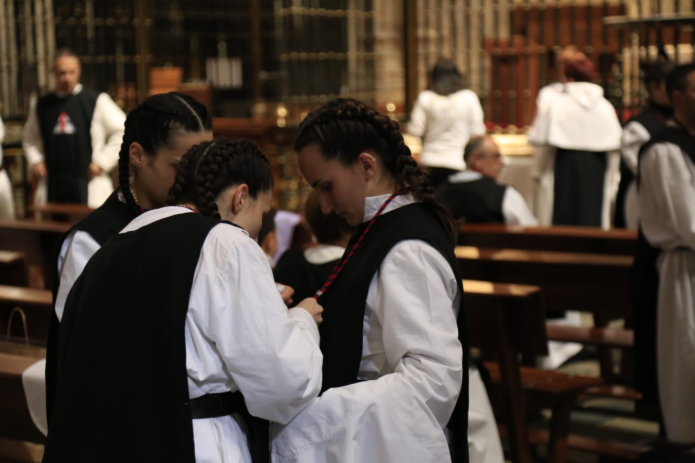 La Hermandad del Vía Crucis acerca la fe a los enfermos del Hospital de la Santísima Trinidad