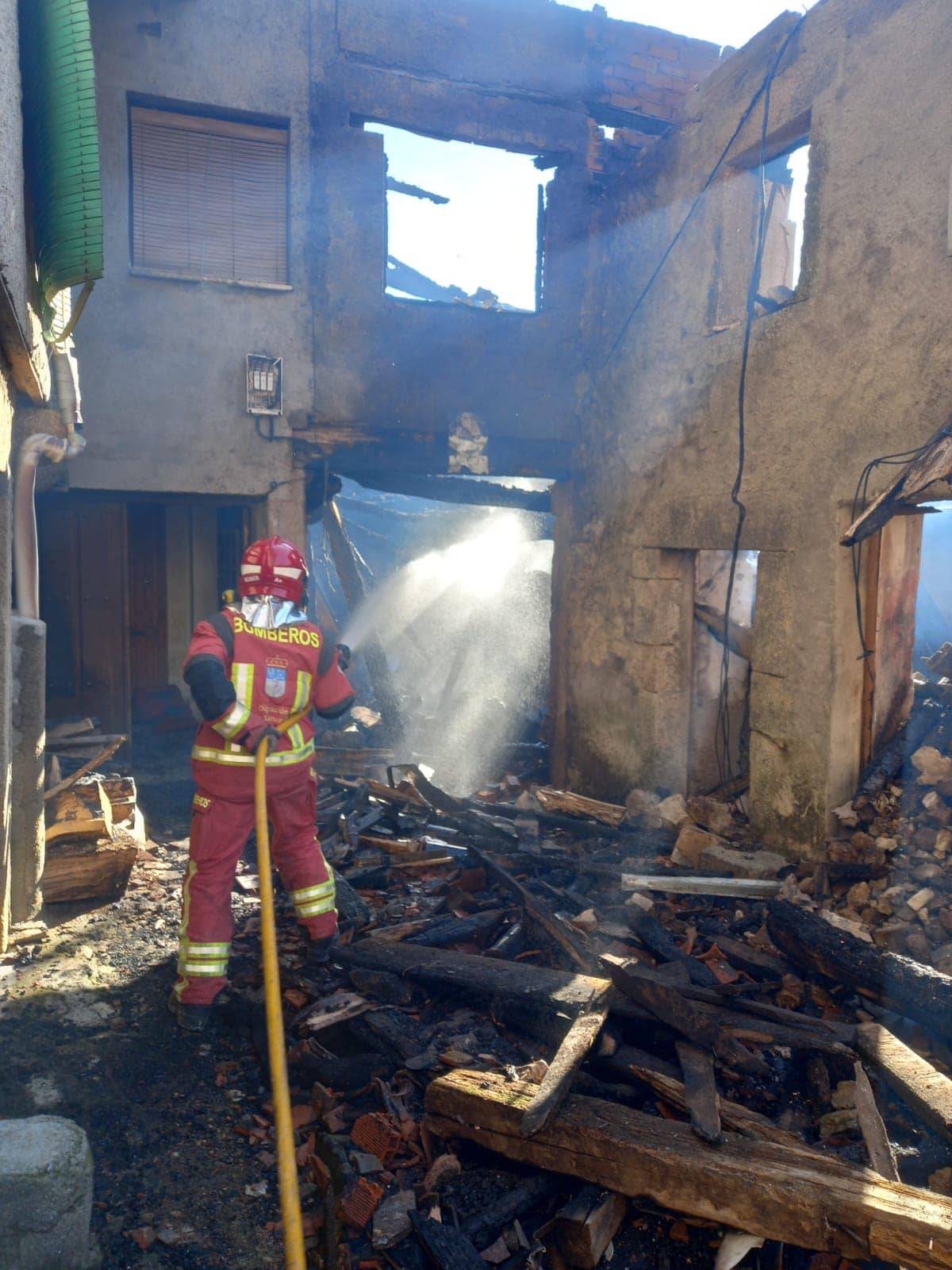 Extinguido el voraz fuego de La Alberca