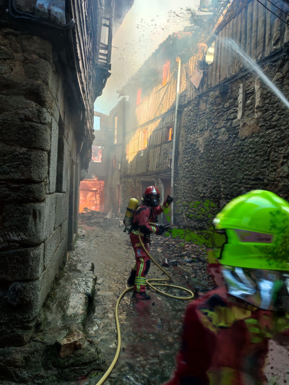 Extinguido el voraz fuego de La Alberca