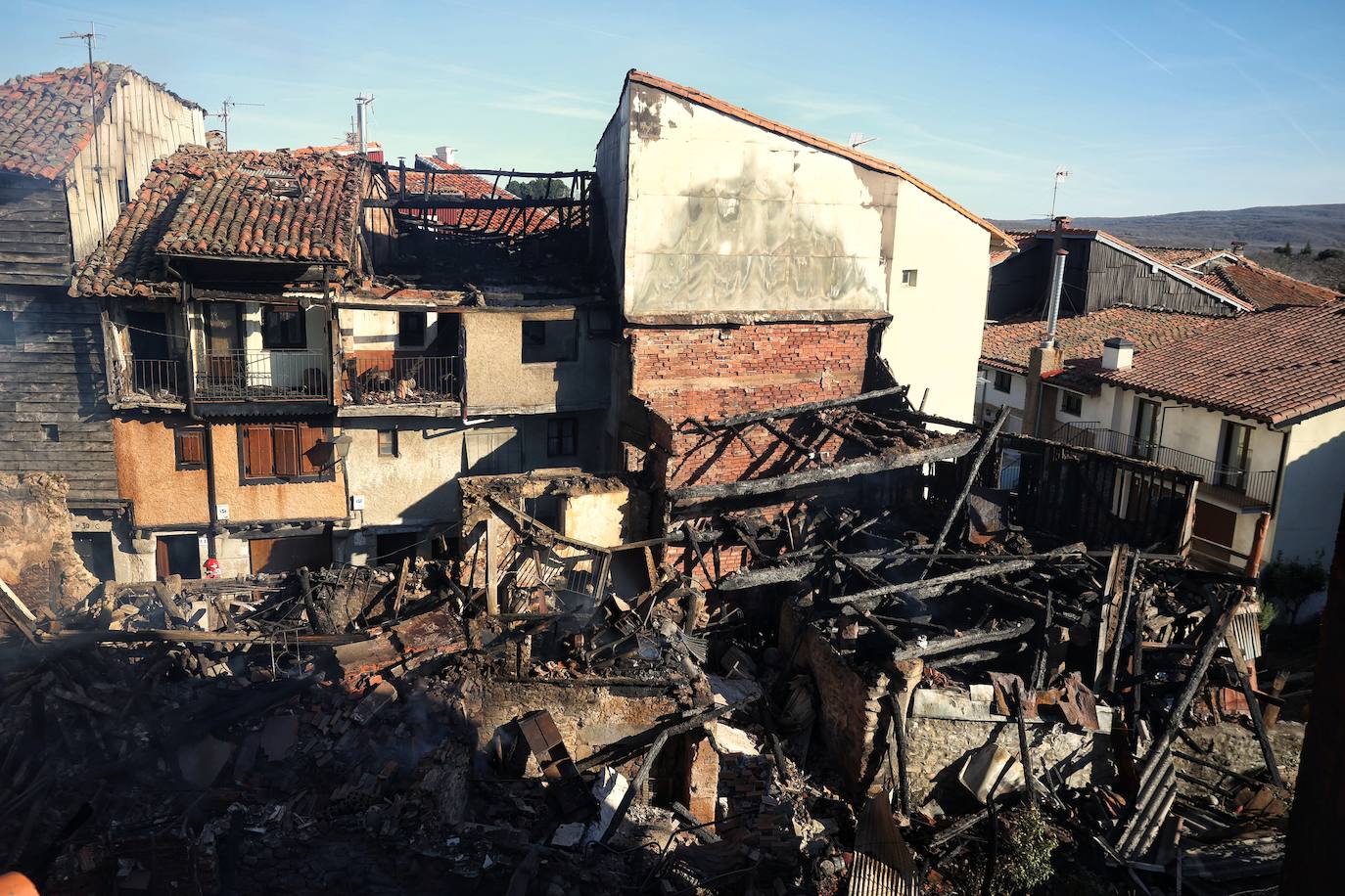 Extinguido el voraz fuego de La Alberca