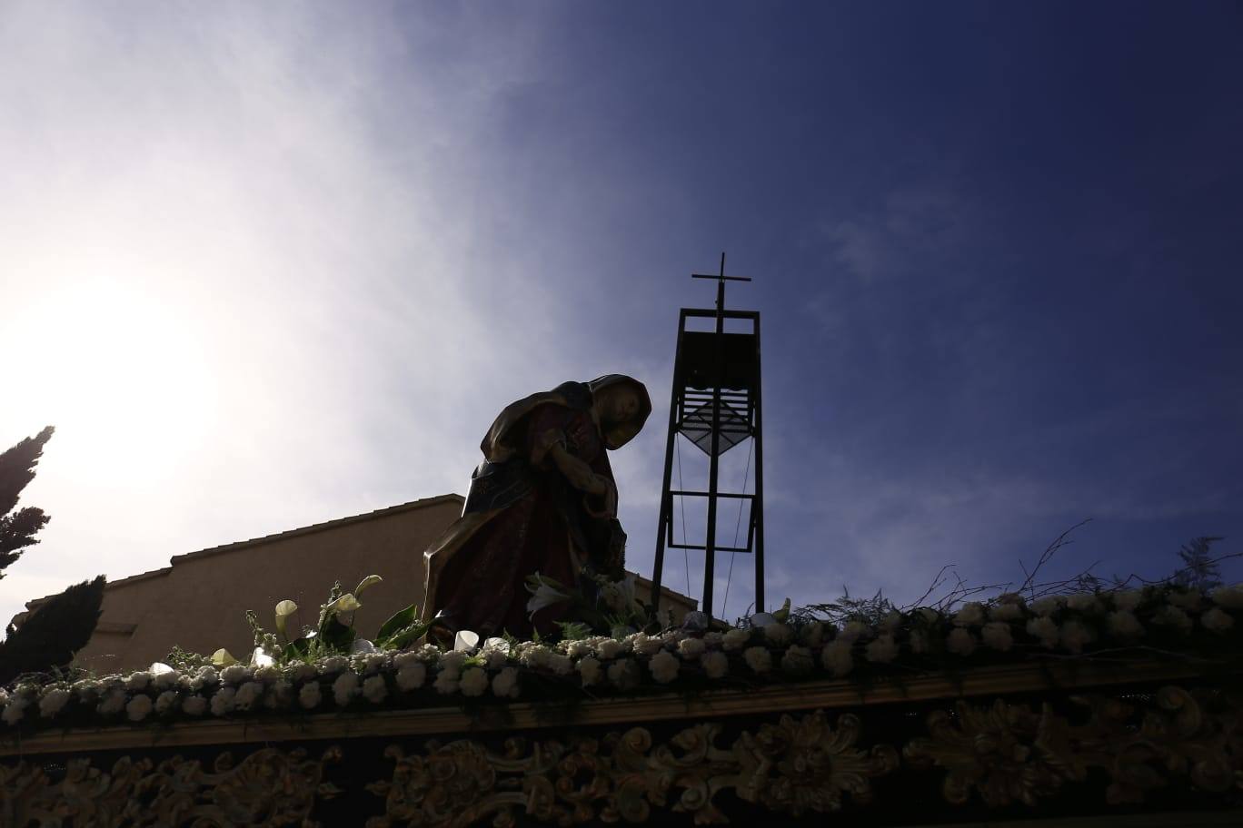 La Hermandad del Silencio recorre Salamanca en un multitudinario Sábado Santo