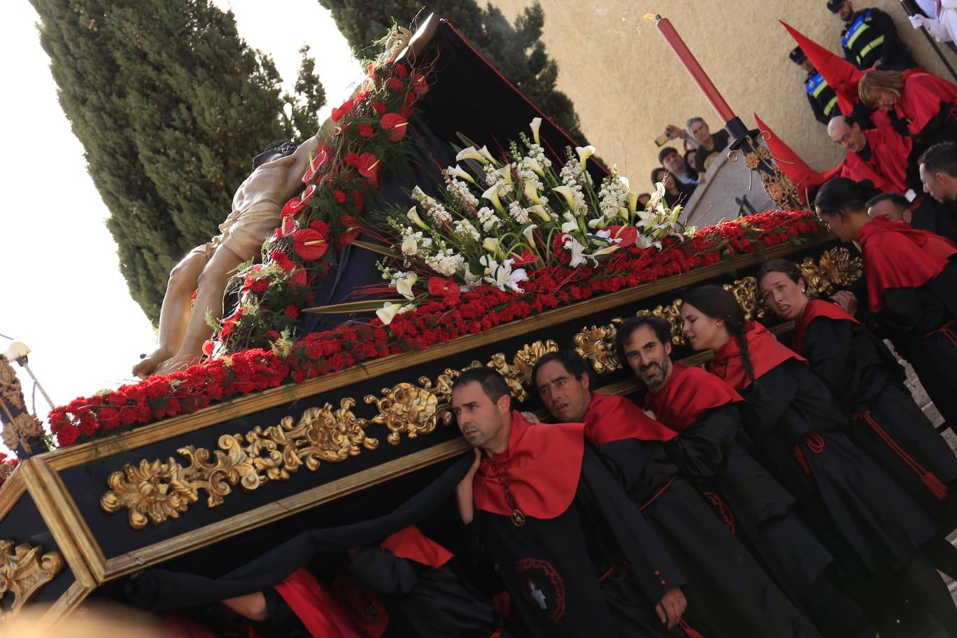La Hermandad del Silencio recorre Salamanca en un multitudinario Sábado Santo