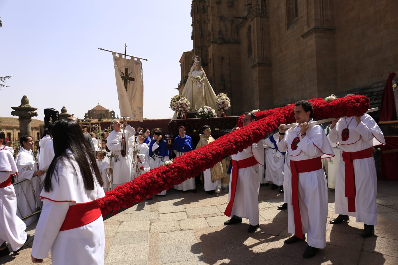 El tradicional Encuentro culmina la Semana Santa salmantina