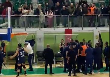 Intentan agredir a Roberto Íñiguez en su partido de play-off de Liga en Turquía