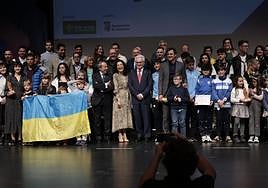 Foto de familia de todos los premiados.
