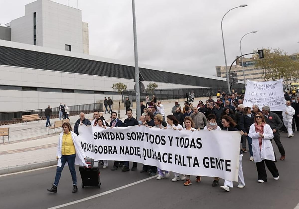La manifestación de trabajadores del Hospital de Salamanca por sus derechos.