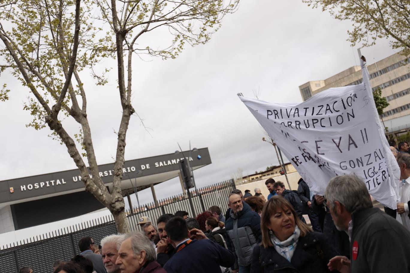 Los usuarios claman contra la privatización de los servicios sanitarios