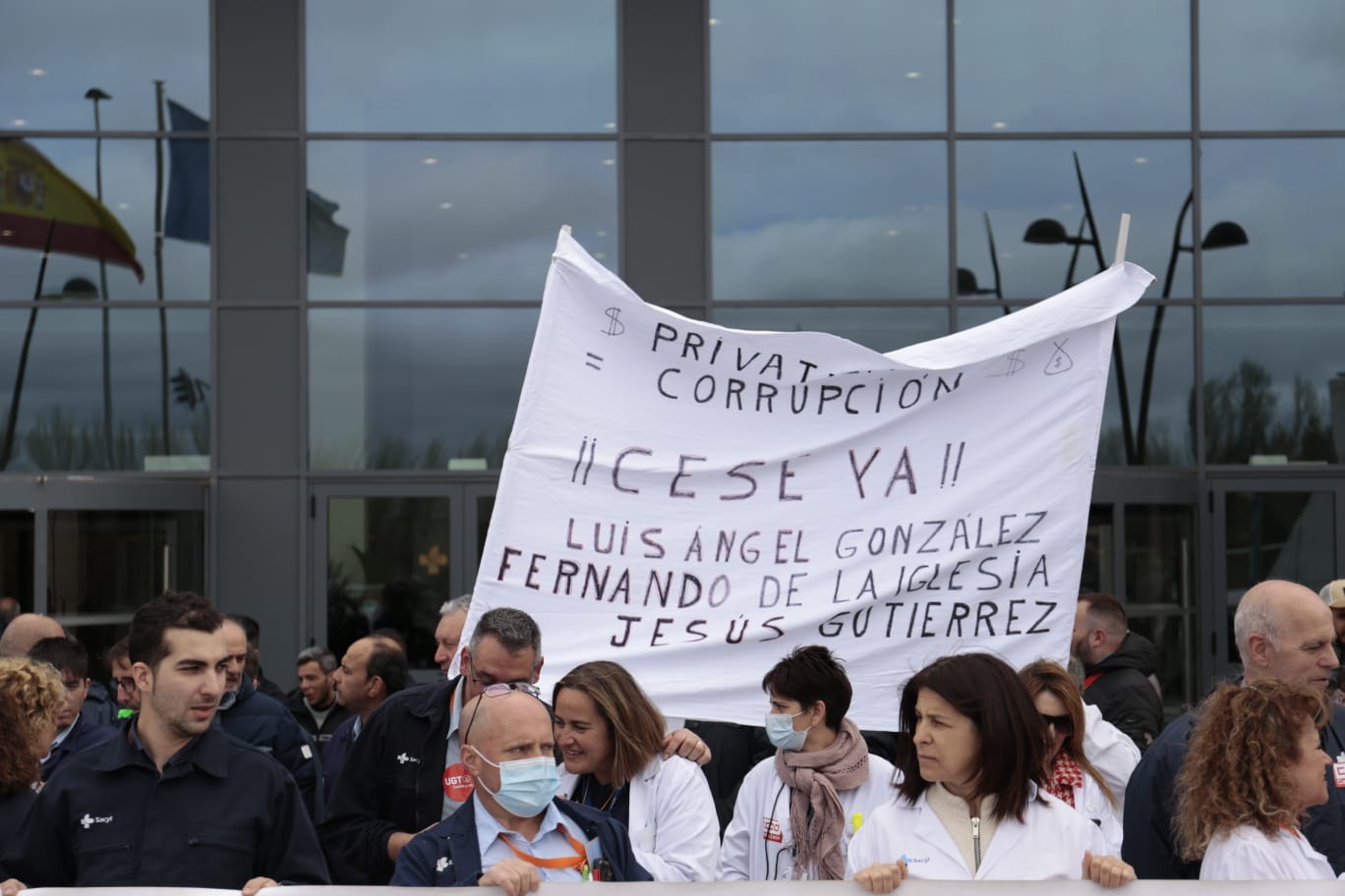 Los usuarios claman contra la privatización de los servicios sanitarios
