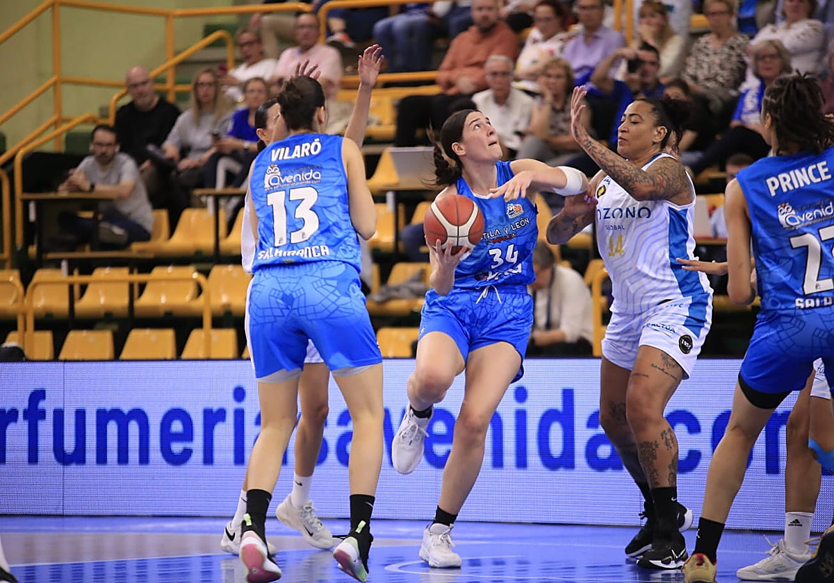 Fasoula y Erika de Souza, en una acción de ataque de las charras