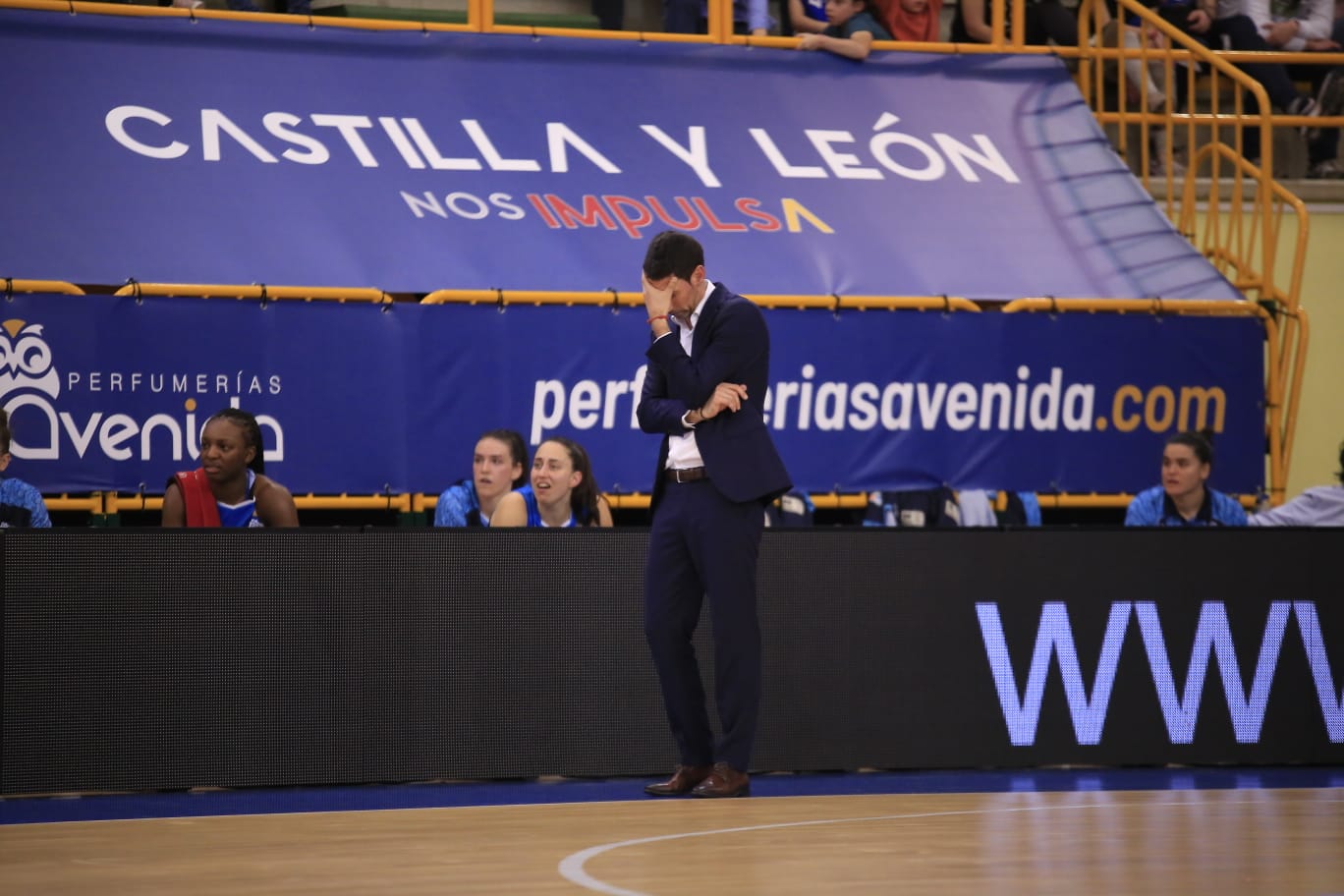 Avenida vence a Jairis y mira al playoff