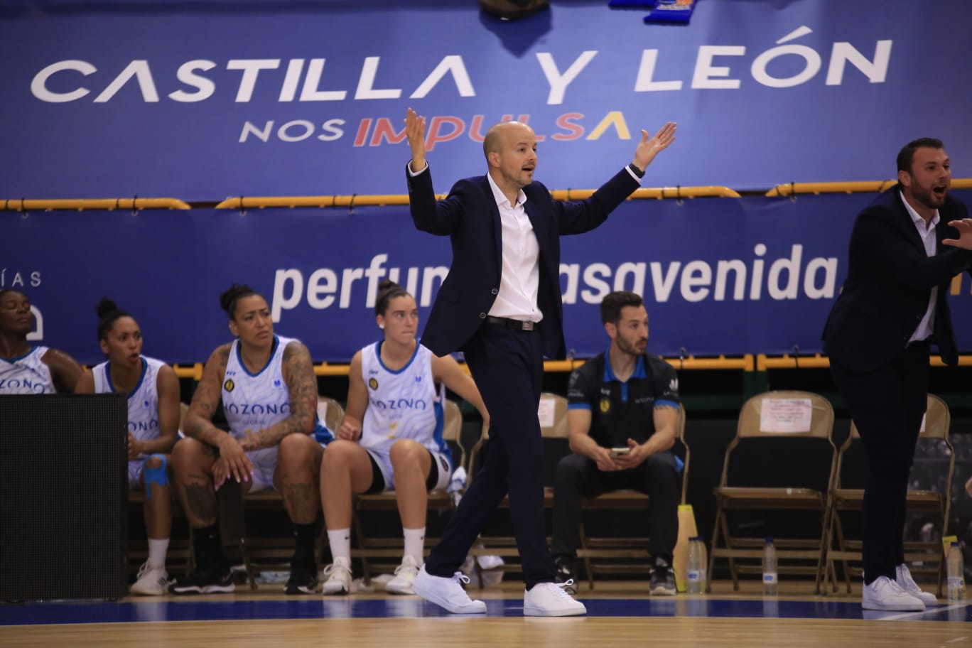 Avenida vence a Jairis y mira al playoff