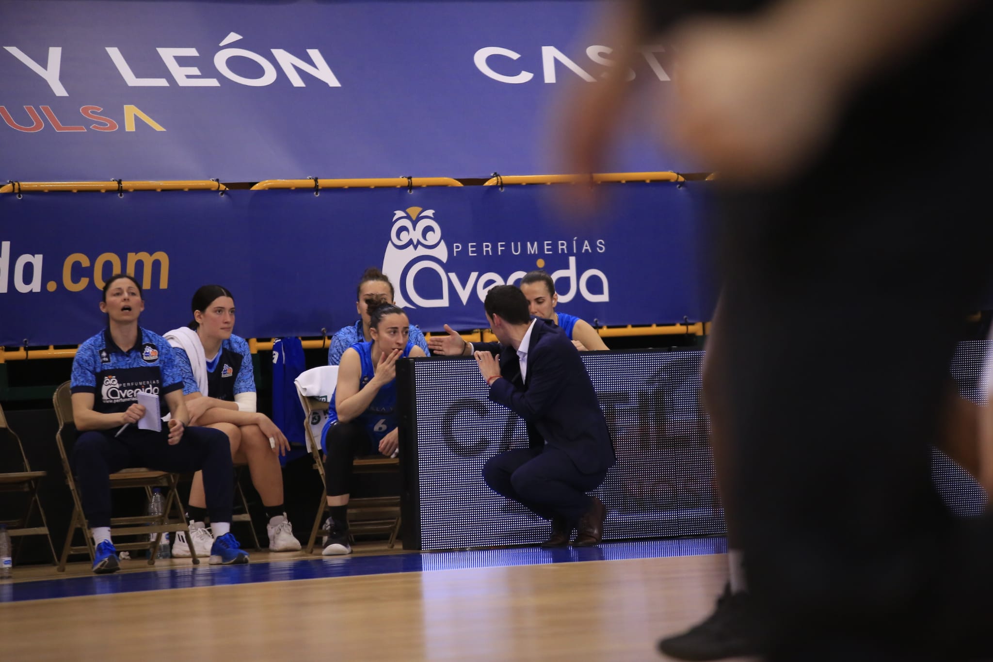 Avenida vence a Jairis y mira al playoff