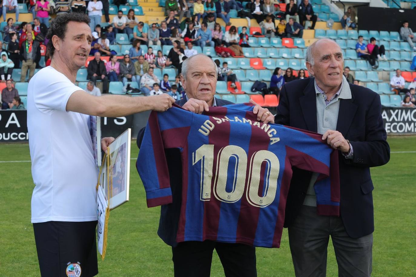 Partido entre veteranos de la UDS y el FC Barcelona por el centenario