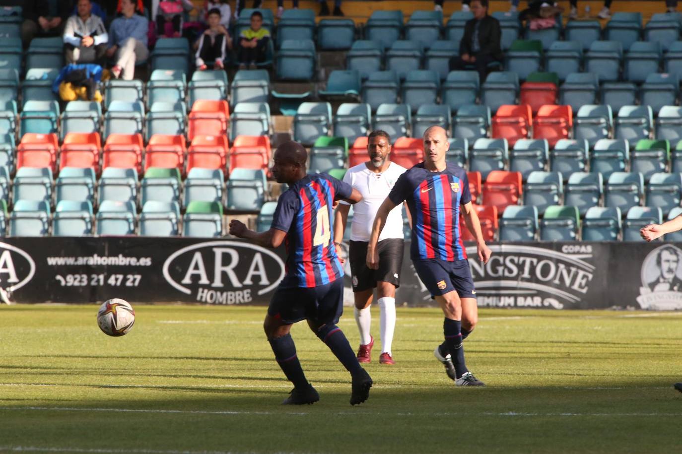 Partido entre veteranos de la UDS y el FC Barcelona por el centenario