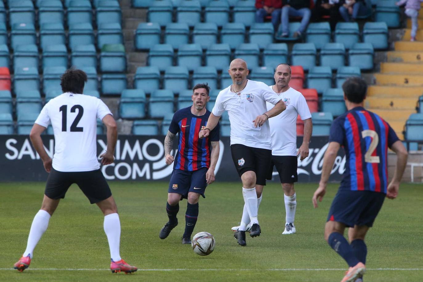 Partido entre veteranos de la UDS y el FC Barcelona por el centenario