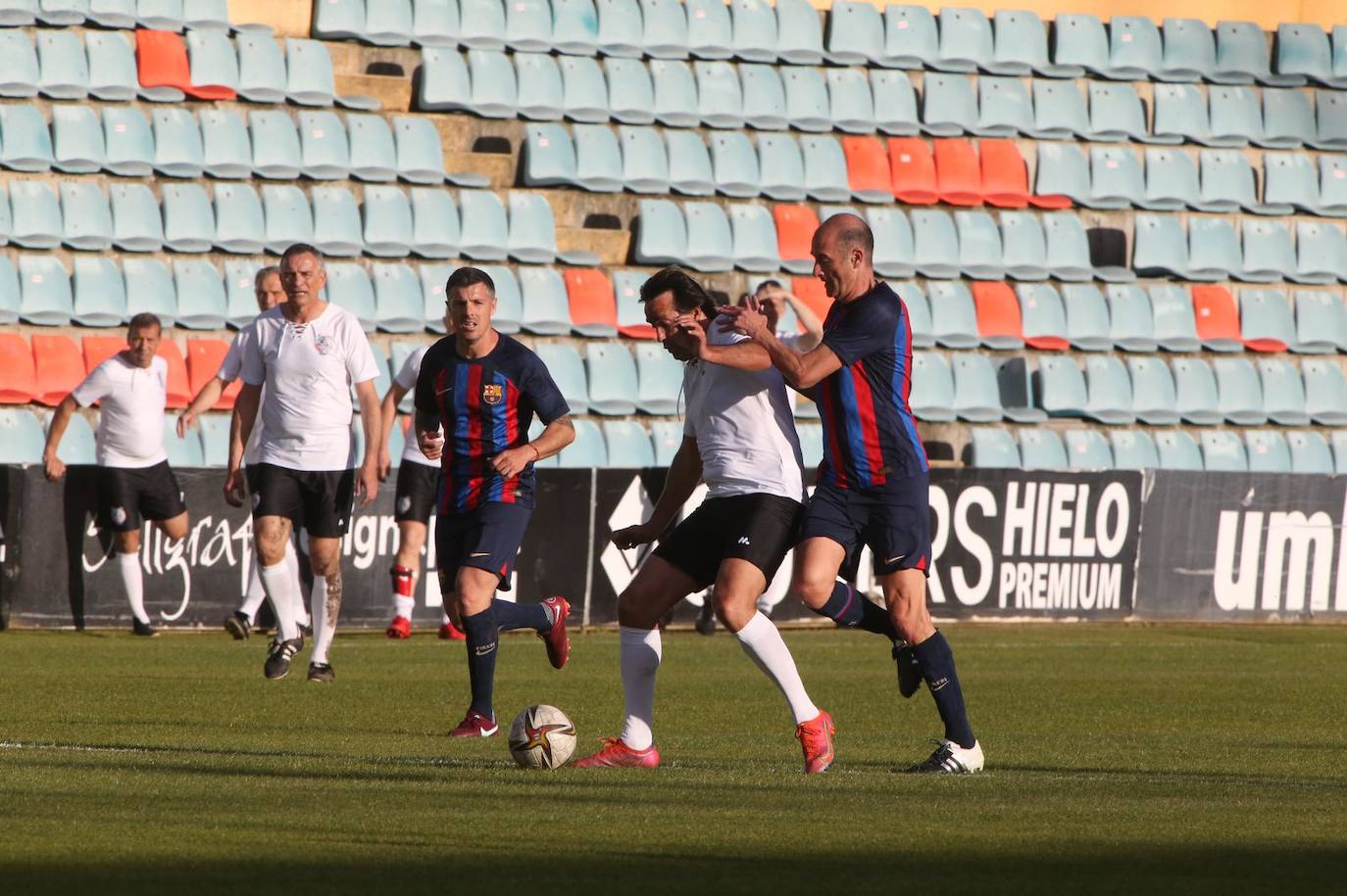 Partido entre veteranos de la UDS y el FC Barcelona por el centenario