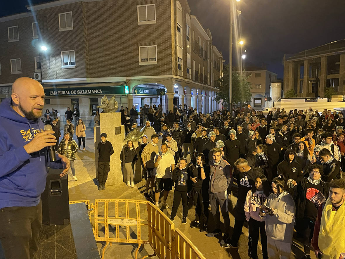 Más de 300 jóvenes participan en el juego de rol Survival Zombie en Carbajosa