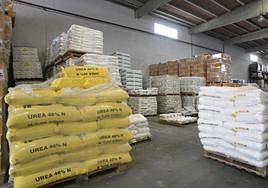 Abonos y fertilizantes en un almacén.