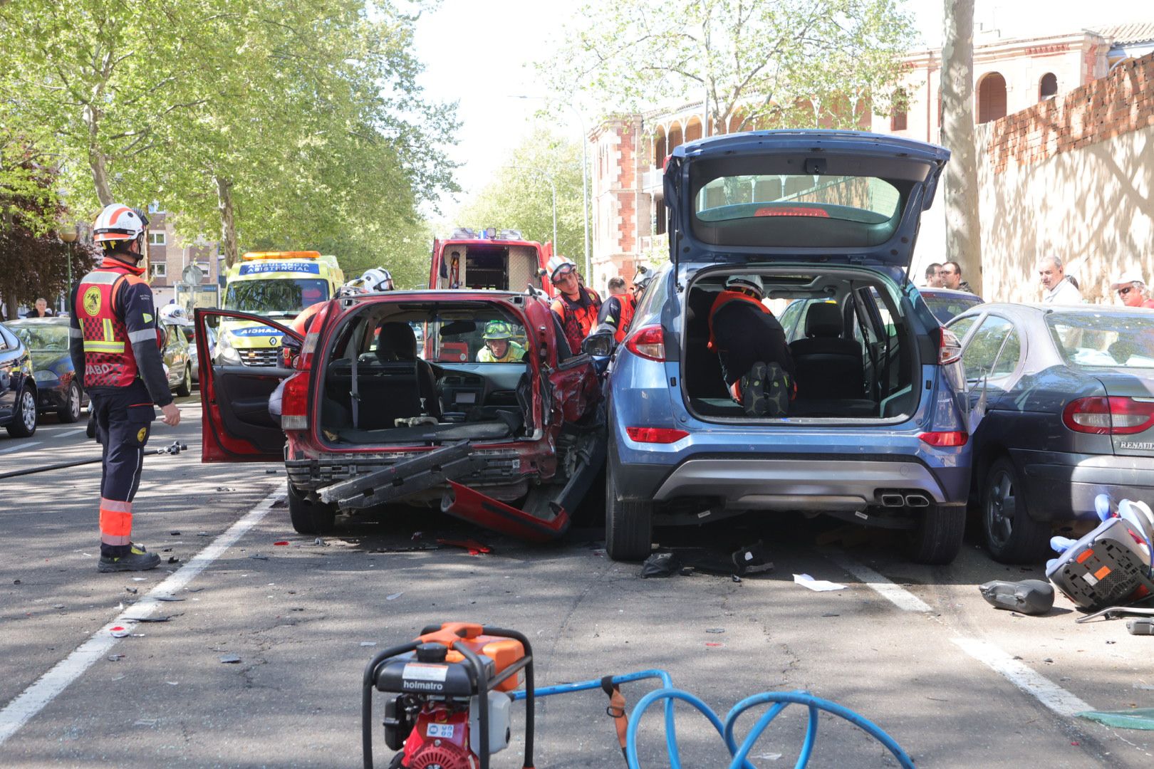 Una decena de coches dañados en un accidente en la Avenida de San Agustín