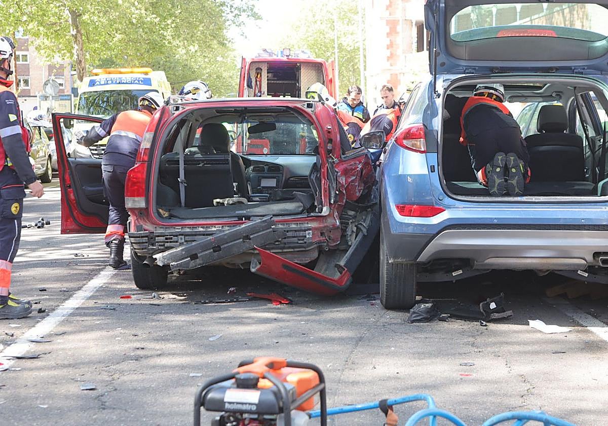 Una decena de coches dañados en un accidente en la Avenida de San Agustín