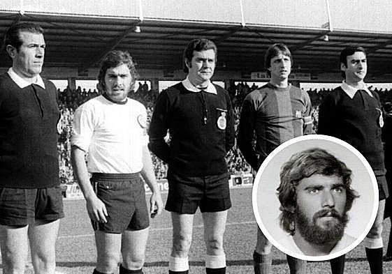 Robi posa antes del inicio de un partido ante el FC Barcelona con Cruyff.