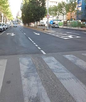 Imagen secundaria 2 - El nuevo Alfonso IX: asfalto, pasos de peatones y mediana de estreno