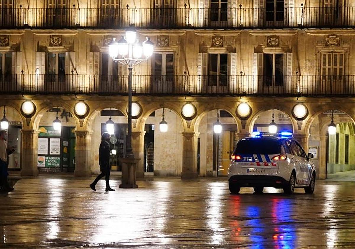 Imagen de archivo de un coche de la Policía Local de Salamanca.