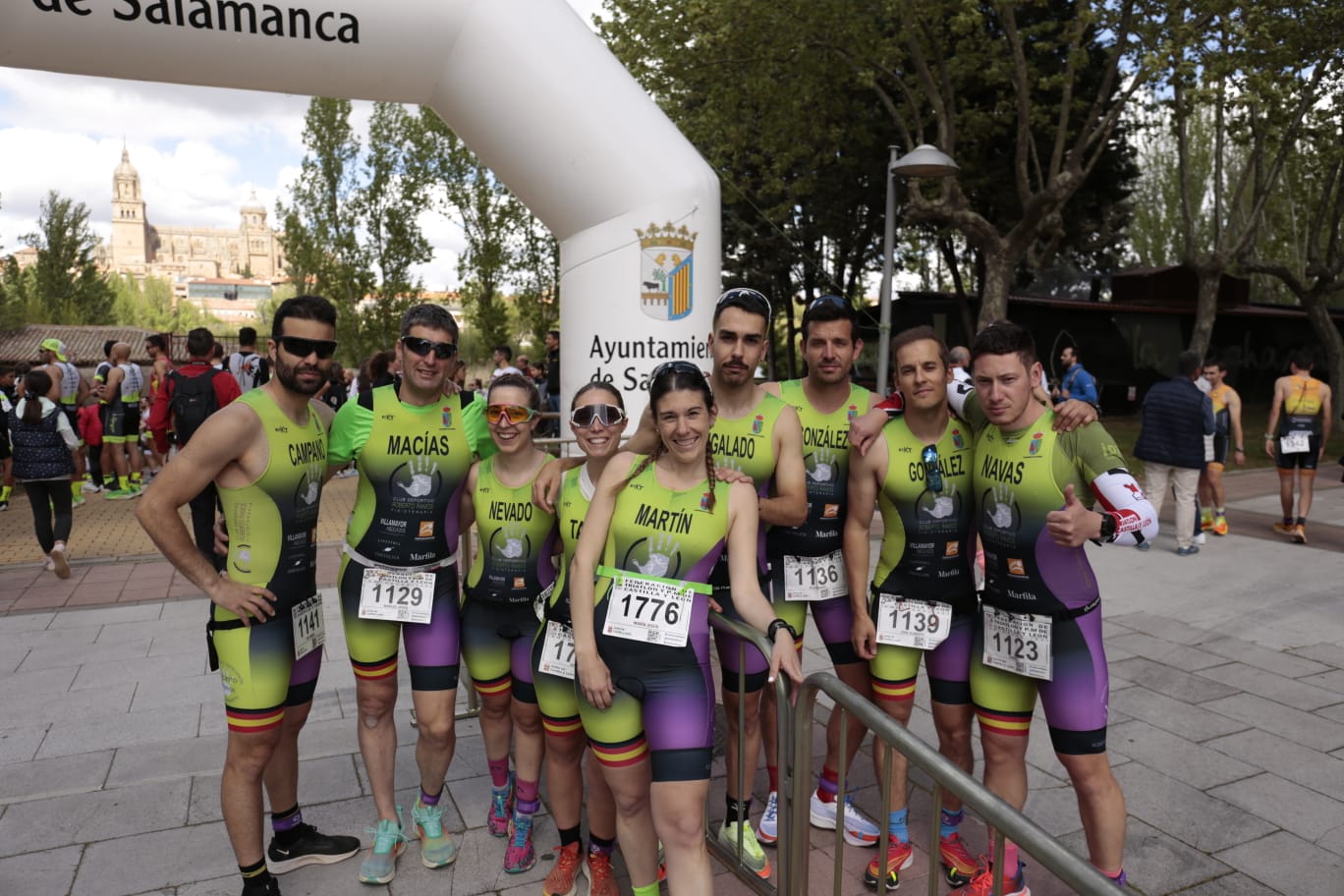 Animada prueba de duatlón junto al Puente Romano