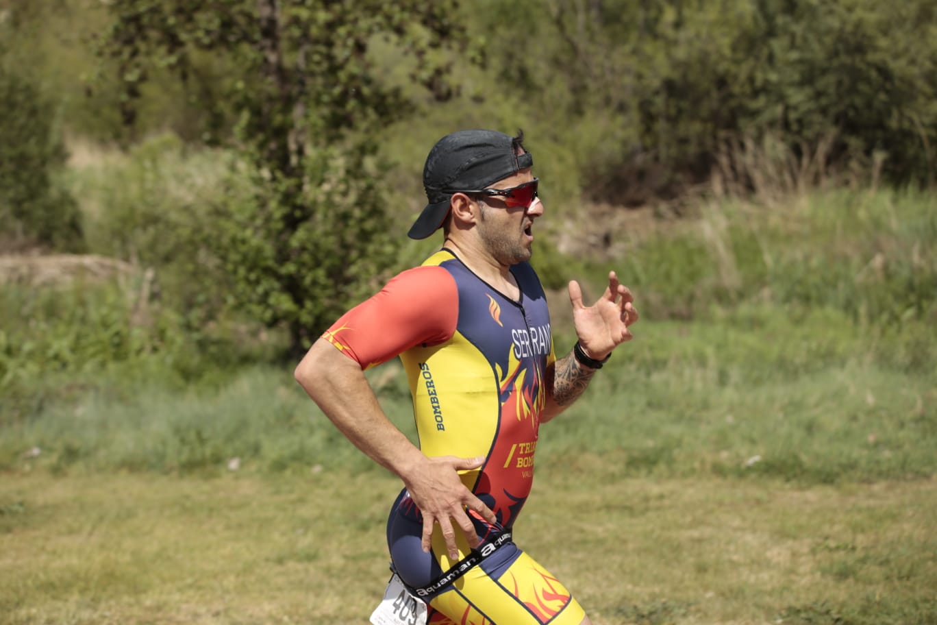 Animada prueba de duatlón junto al Puente Romano