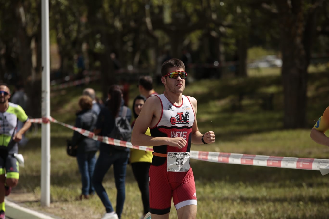 Animada prueba de duatlón junto al Puente Romano