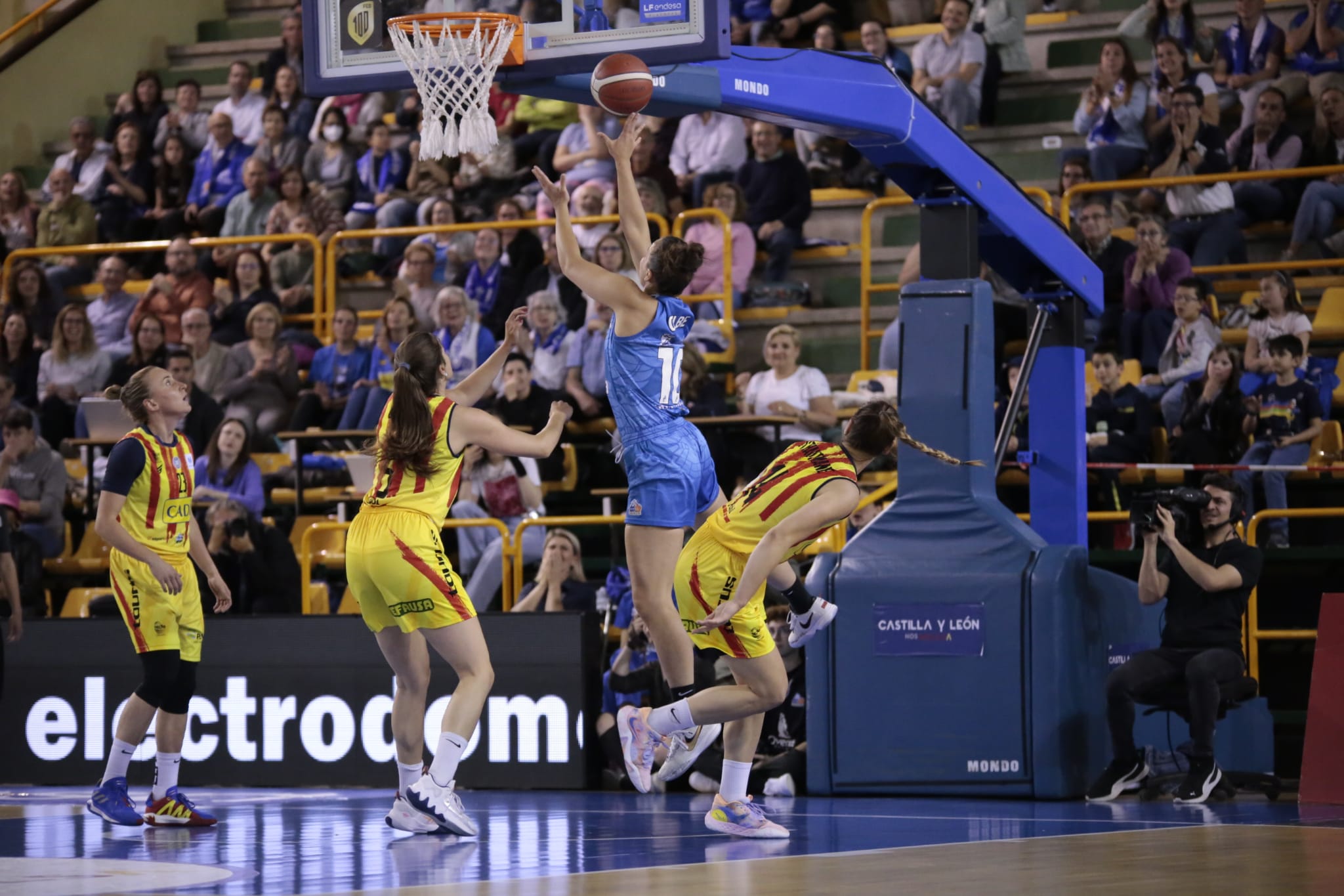 Avenida vence con comidad a Cadí La Seu para acceder a semis
