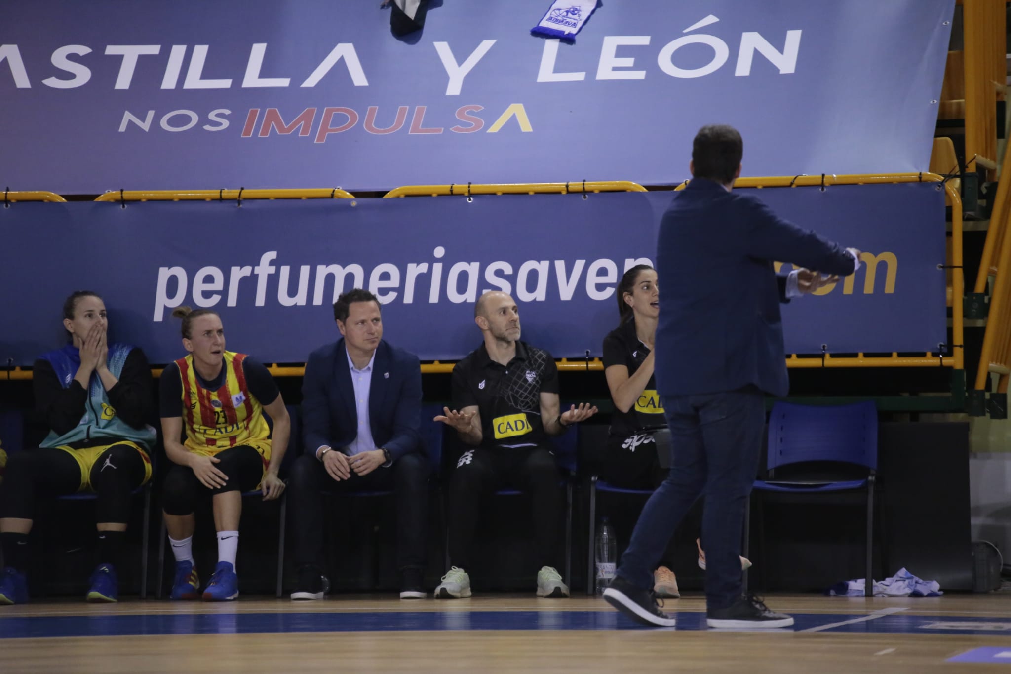 Avenida vence con comidad a Cadí La Seu para acceder a semis