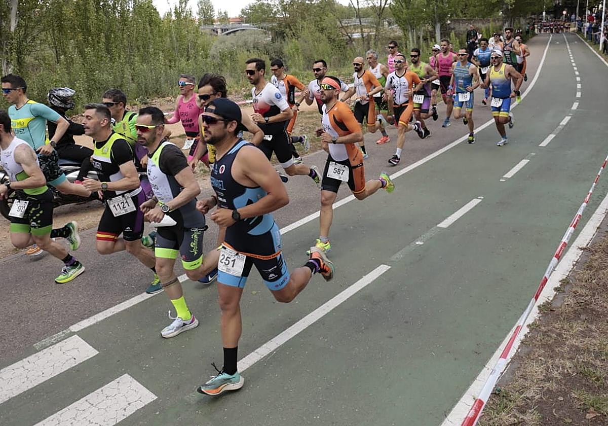Un instante del segmento a pie del duatlón.