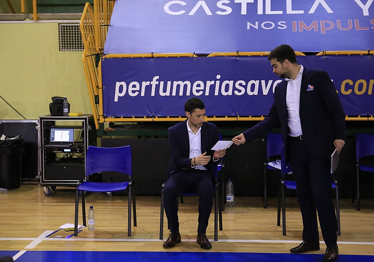 Pepe Vázquez, el pasado domingo en el pabellón de Würzburg junto a Pablo García, su segundo