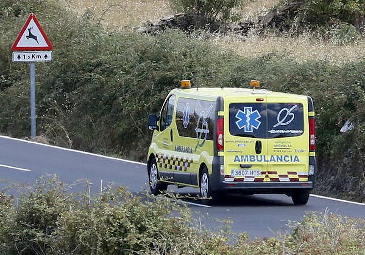 Da varias vueltas de campana y queda atrapado en su coche en Matilla de los Caños