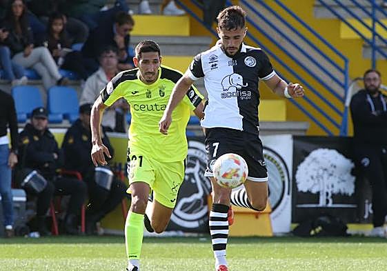 Una acción del partido ante el Ceuta de la primera vuelta en el Reina Sofía.