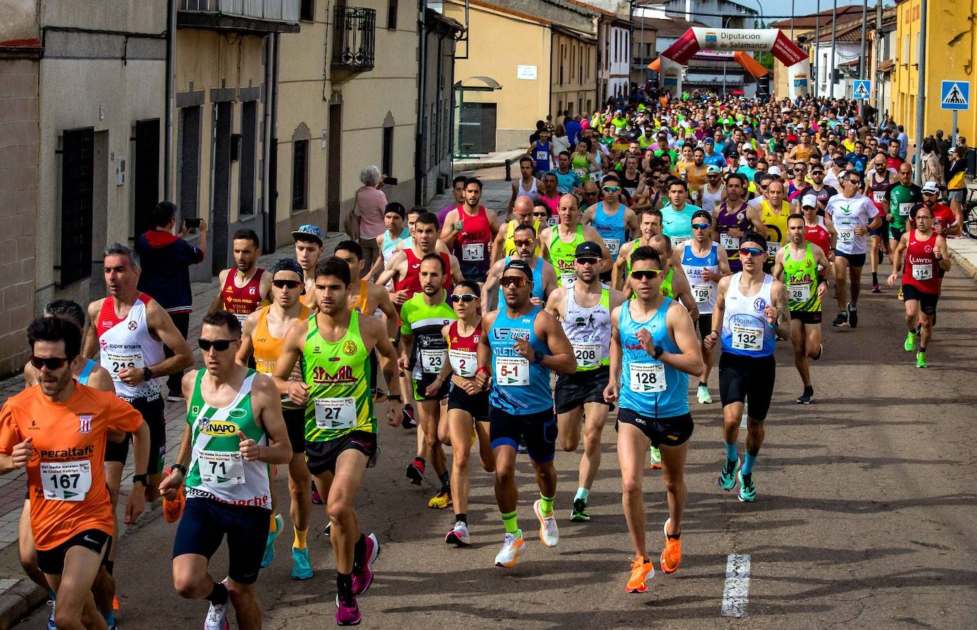 Javier Alves y Verónica Sánchez ganan la Media Maratón de Ciudad Rodrigo