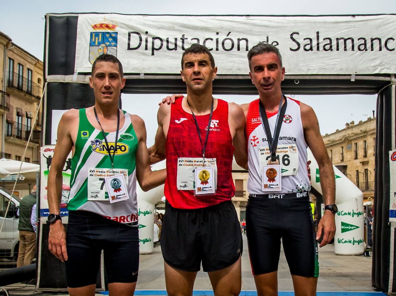 Javier Alves y Verónica Sánchez ganan la Media Maratón de Ciudad Rodrigo