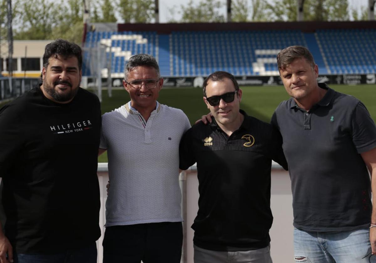 Toni García, a la derecha, junto a Sandoval, Dani Ponz y Roberto Pescador en la despedida del director deportivo de Unionistas.