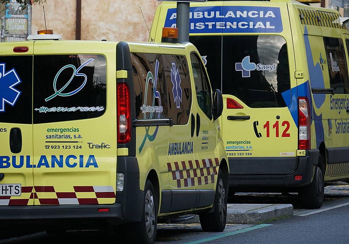 Varias ambulancias en una imagen de archivo.