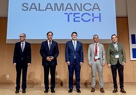 El presidente de la Junta de Castilla y León, Alfonso Fernández Manñueco; el alcalde de Salamanca, Carlos García Carbayo; el rector de la Usal, Ricardo Rivero y el presidente de AIR Institute, Juan Manuel Corchado, en la inauguración de 'Salamanca Tech'.