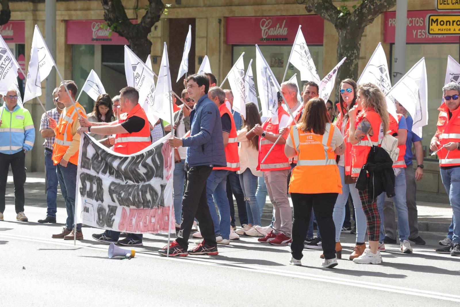 Imagen secundaria 2 - 37 días sin respuestas pese a las continuas manifestaciones de los trabajadores de Emergencias Sanitarias