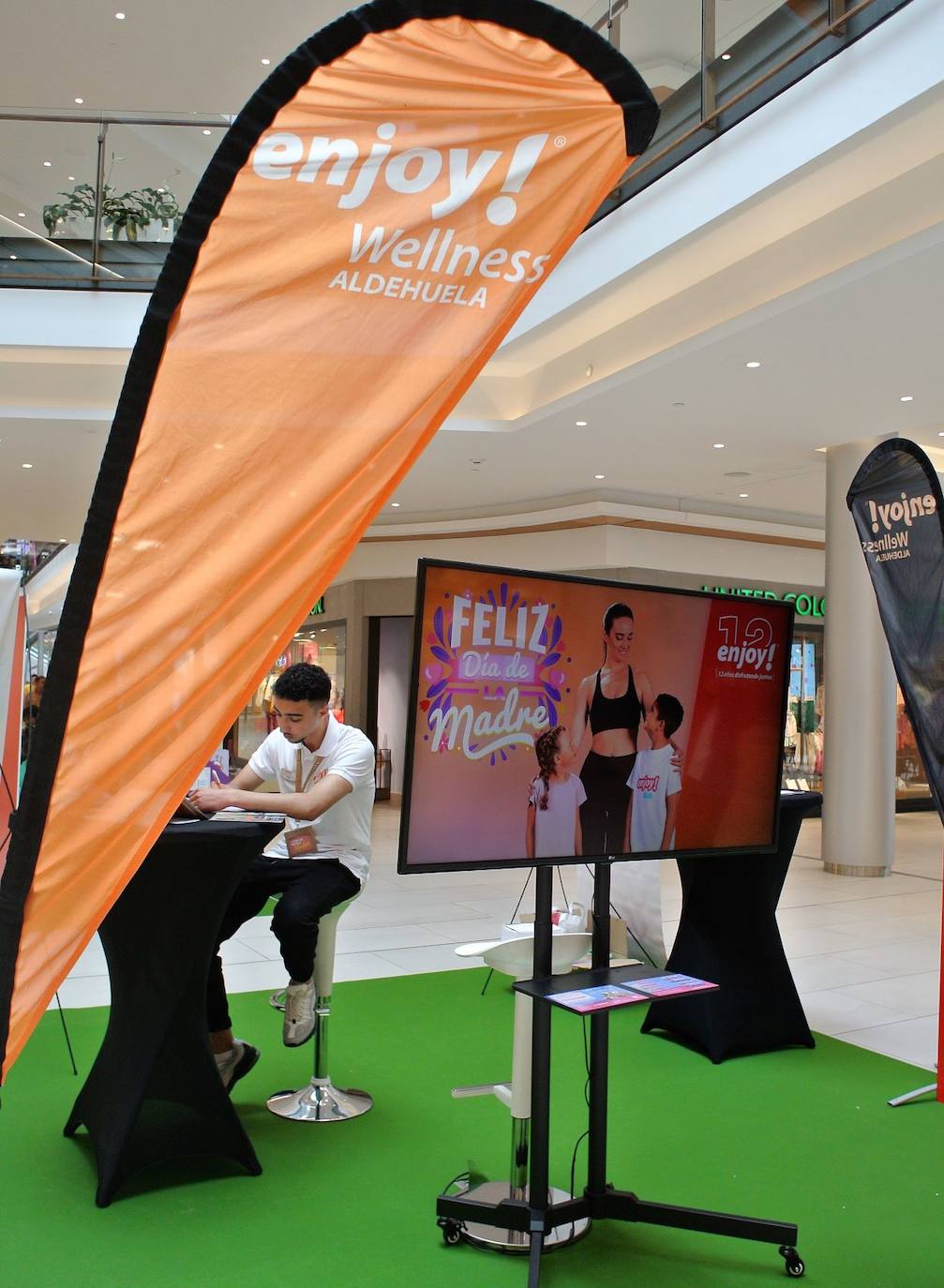 El centro comercial &#039;El Tormes&#039; acoge la primera edición de la Feria del Día de la Madre