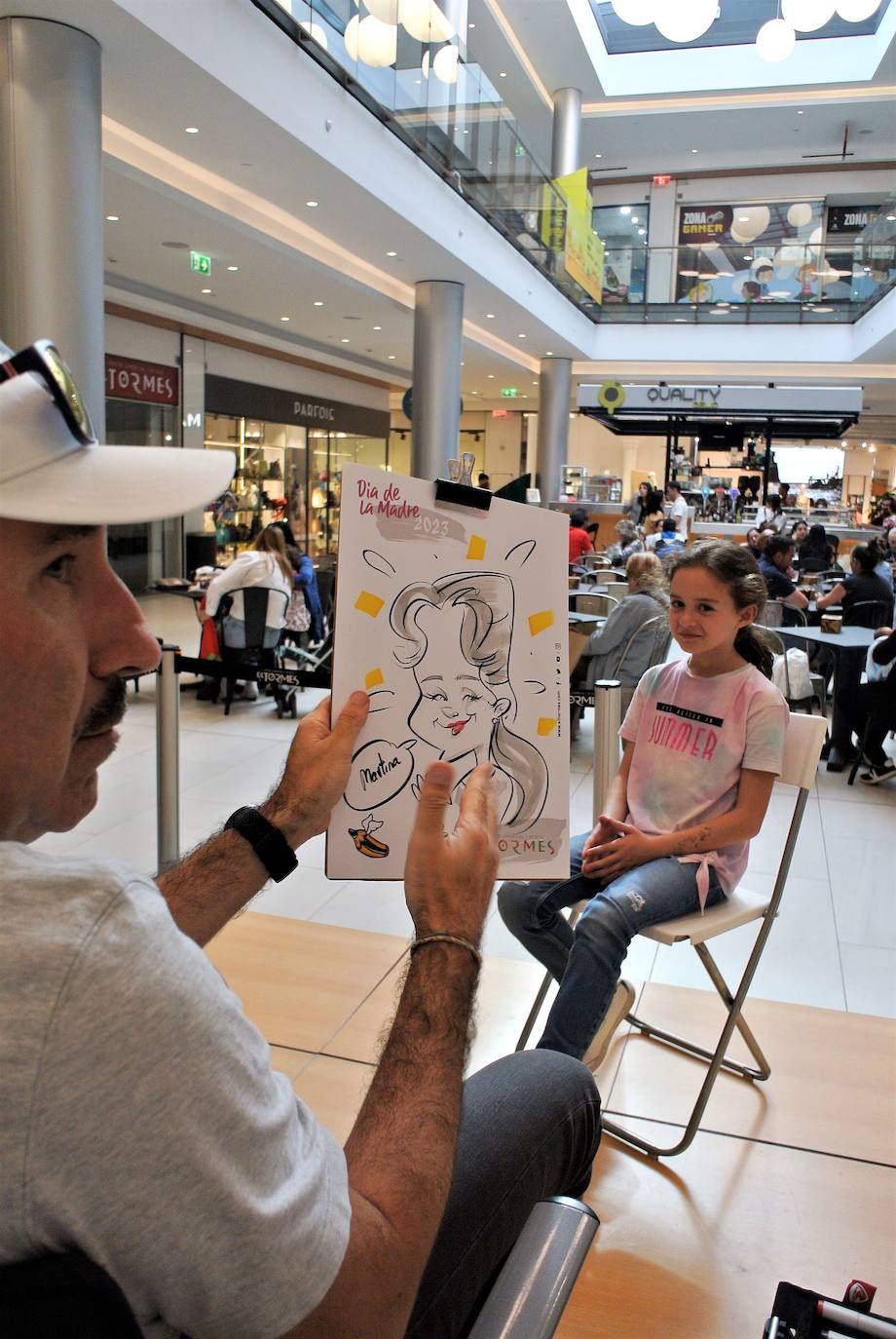 El centro comercial &#039;El Tormes&#039; acoge la primera edición de la Feria del Día de la Madre