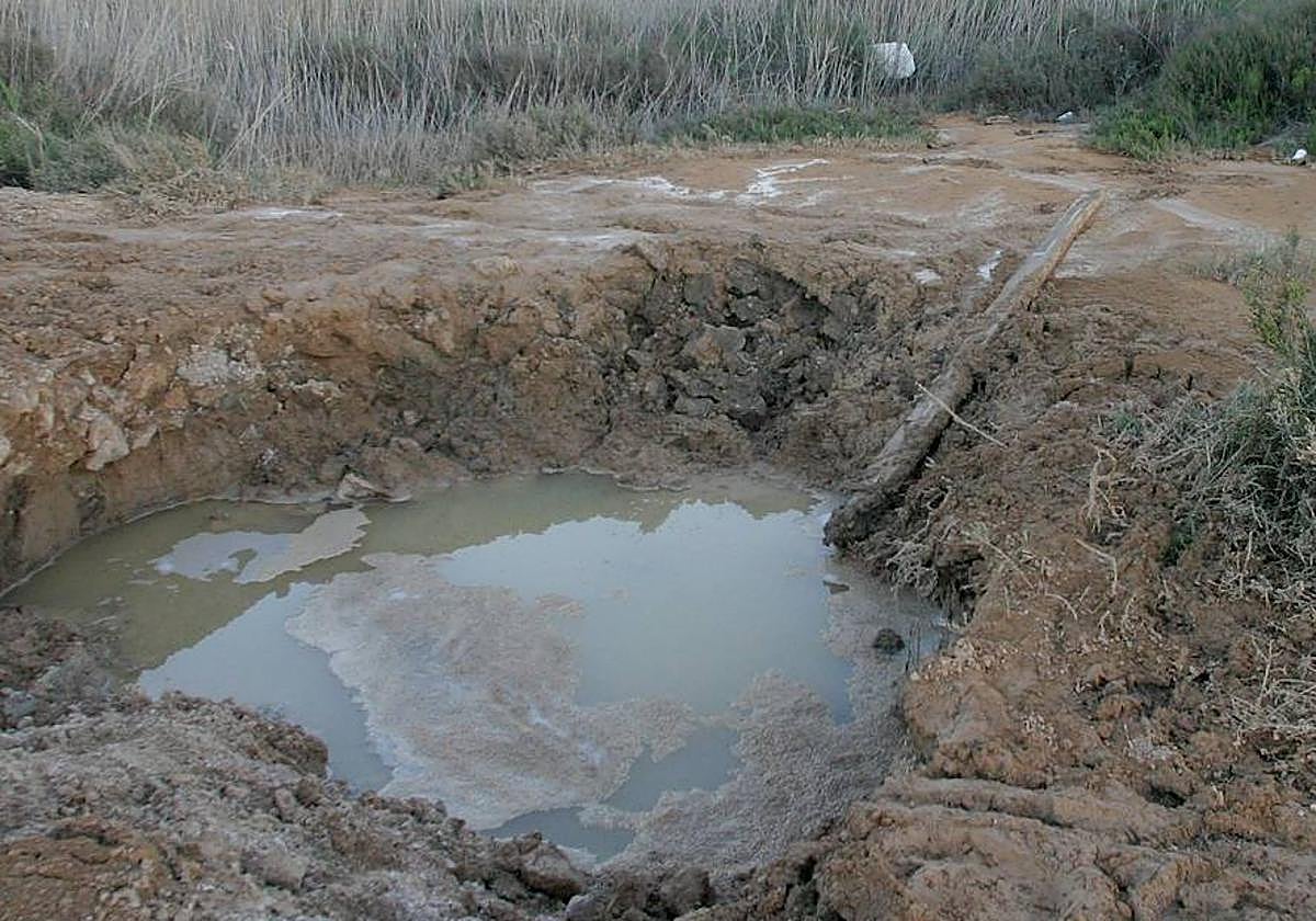 Agujero cavado en la tierra