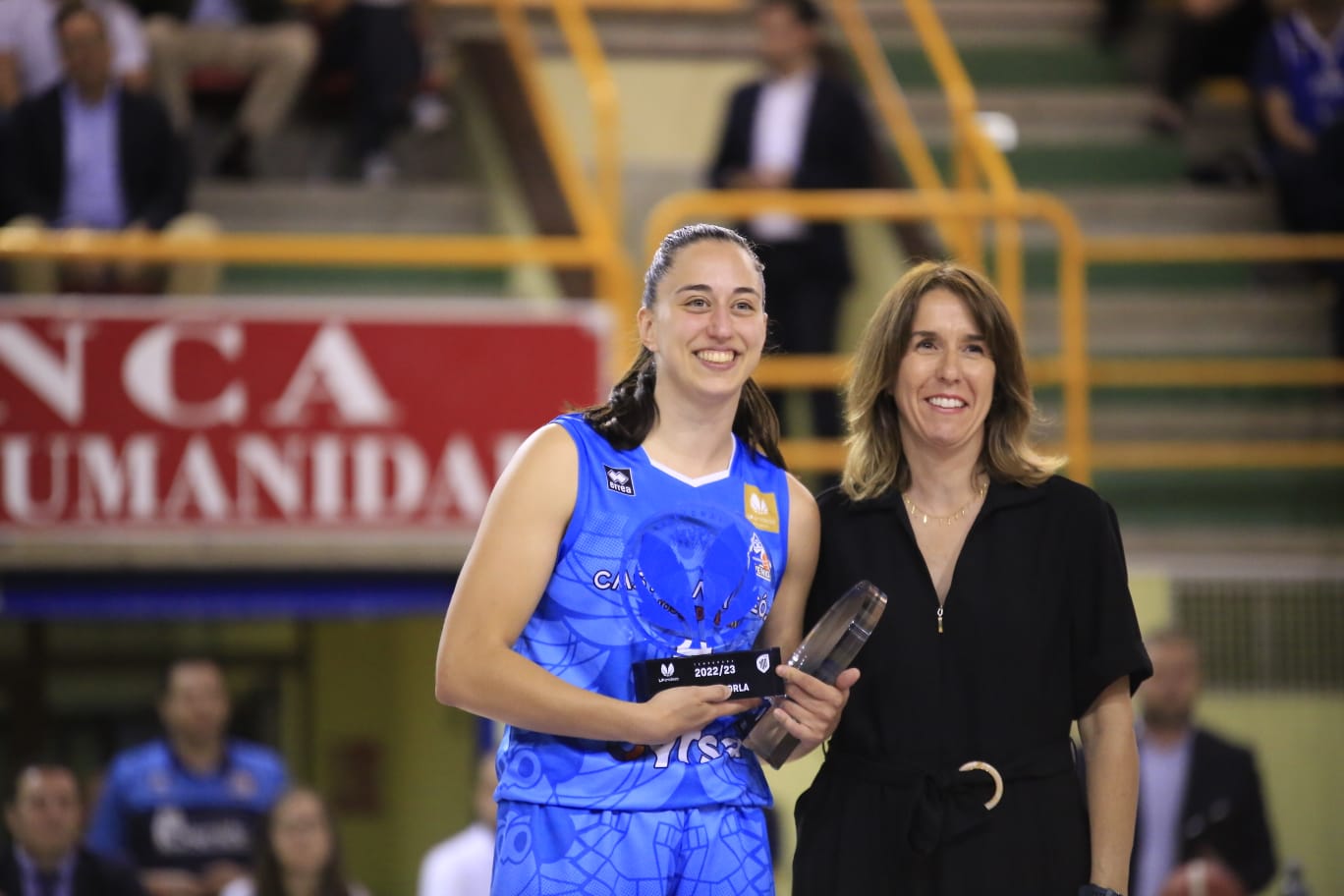Final de liga entre Perfumerías Avenida y el Valencia Basket